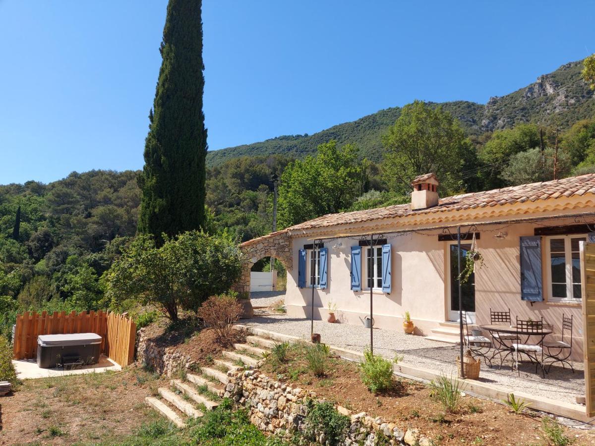 Maison A La Campagne Avec Spa Et Piscine Tourrettes-sur-Loup Exteriér fotografie